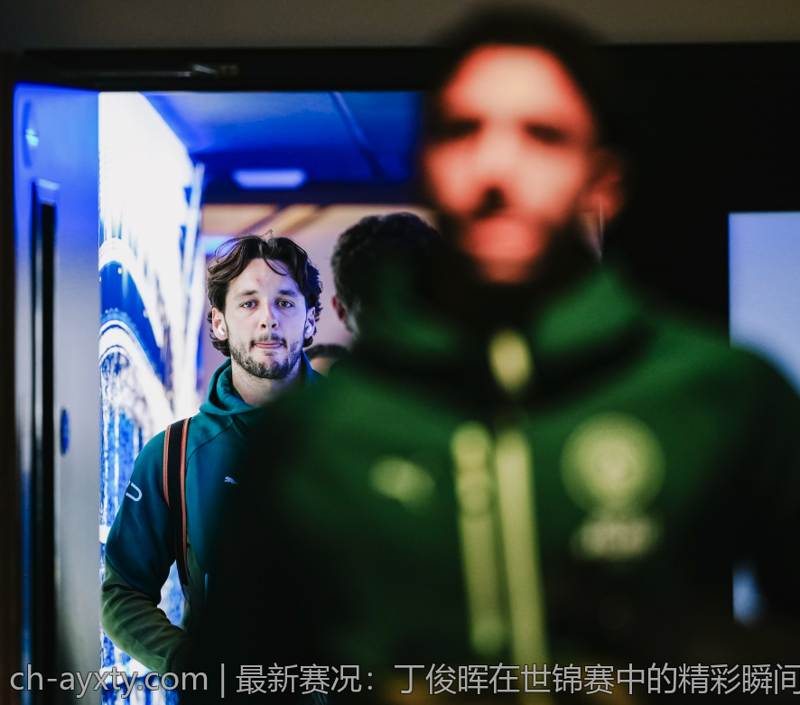 最新赛况：丁俊晖在世锦赛中的精彩瞬间